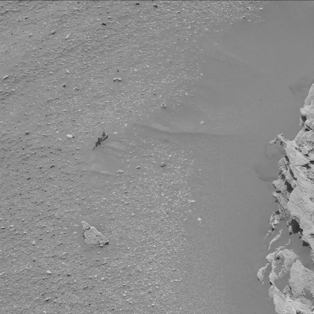 Sol 2582: Mast Camera (Mastcam)