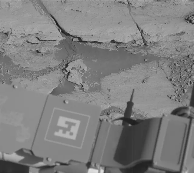 Sol 2582: Mast Camera (Mastcam)