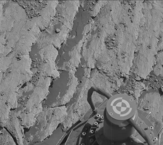 Sol 2582: Mast Camera (Mastcam)