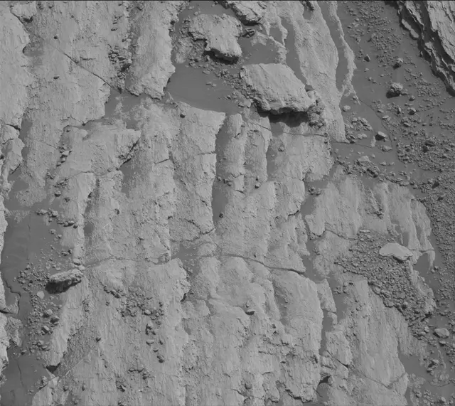 Sol 2582: Mast Camera (Mastcam)