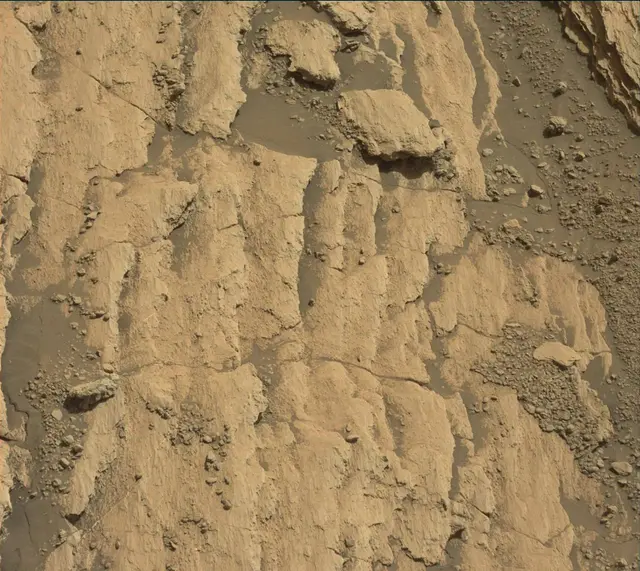 Sol 2582: Mast Camera (Mastcam)
