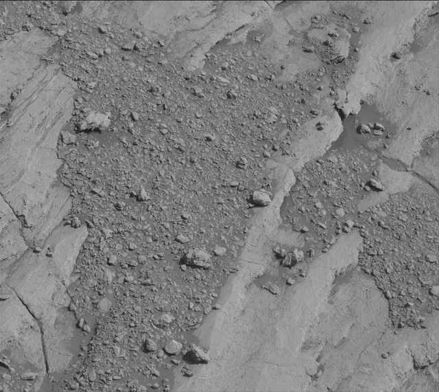 Sol 2582: Mast Camera (Mastcam)