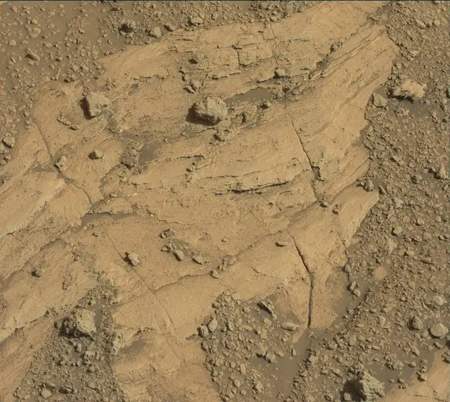 Sol 2582: Mast Camera (Mastcam)