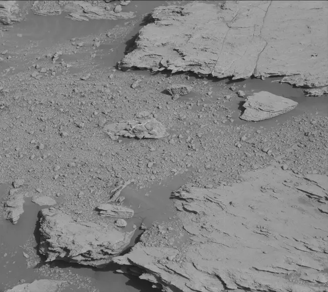 Sol 2582: Mast Camera (Mastcam)