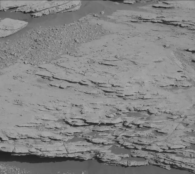 Sol 2582: Mast Camera (Mastcam)