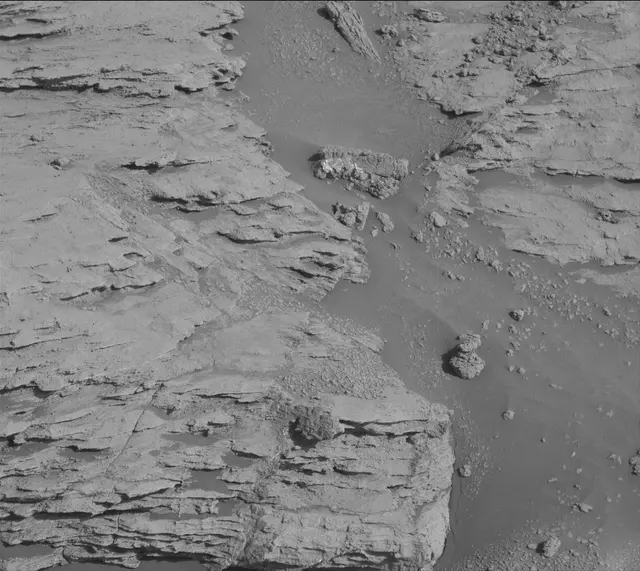 Sol 2582: Mast Camera (Mastcam)