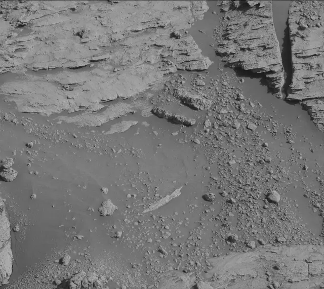Sol 2582: Mast Camera (Mastcam)