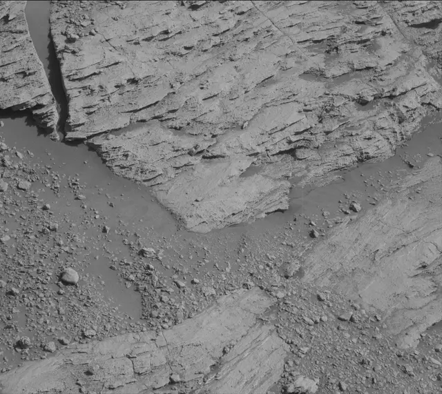 Sol 2582: Mast Camera (Mastcam)