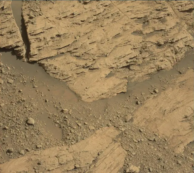 Sol 2582: Mast Camera (Mastcam)