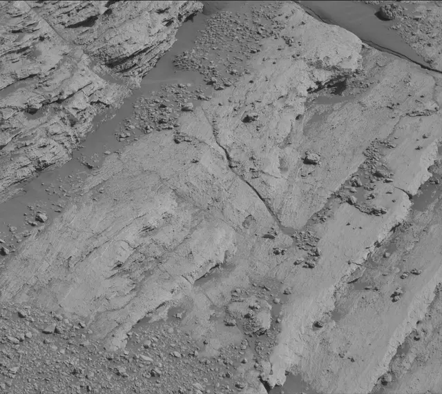 Sol 2582: Mast Camera (Mastcam)