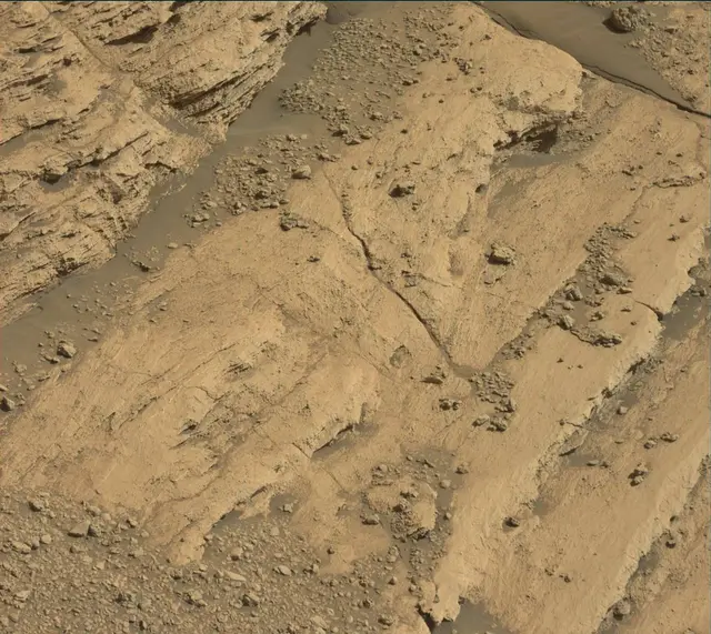 Sol 2582: Mast Camera (Mastcam)