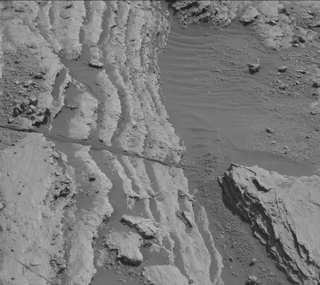 Sol 2582: Mast Camera (Mastcam)