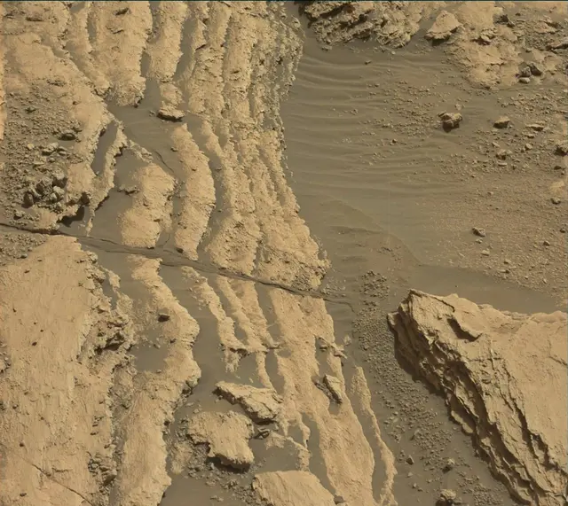 Sol 2582: Mast Camera (Mastcam)
