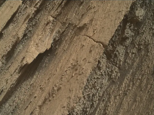 Sol 2582: Mars Hand Lens Imager (MAHLI)
