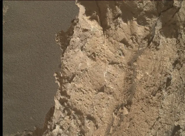 Sol 2583: Mars Hand Lens Imager (MAHLI)