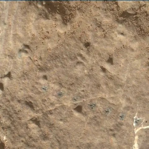 Sol 2583: Mars Hand Lens Imager (MAHLI)