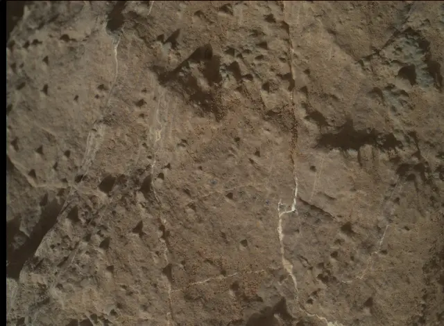Sol 2583: Mars Hand Lens Imager (MAHLI)