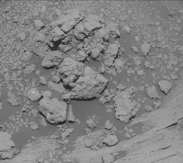 Sol 2584: Mast Camera (Mastcam)