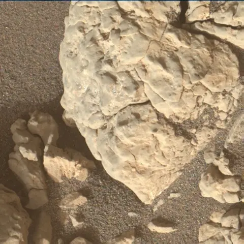 Sol 2585: Mars Hand Lens Imager (MAHLI)