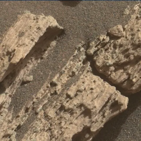 Sol 2585: Mars Hand Lens Imager (MAHLI)