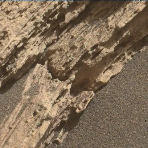 Sol 2585: Mars Hand Lens Imager (MAHLI)