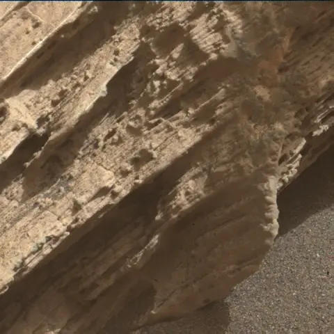 Sol 2585: Mars Hand Lens Imager (MAHLI)