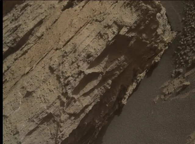 Sol 2585: Mars Hand Lens Imager (MAHLI)