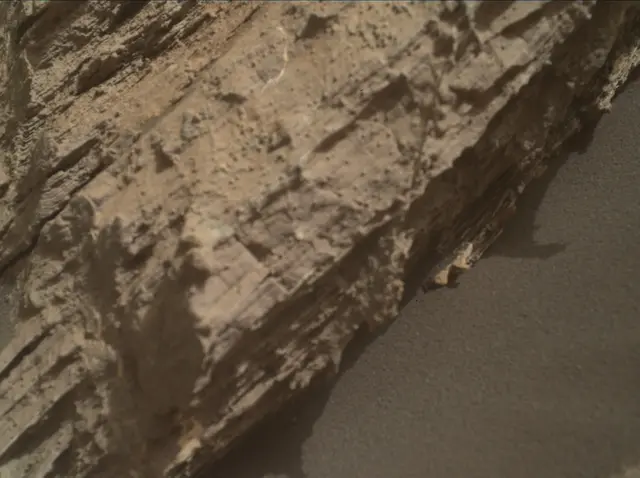 Sol 2585: Mars Hand Lens Imager (MAHLI)