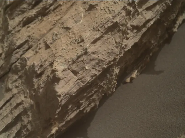 Sol 2585: Mars Hand Lens Imager (MAHLI)