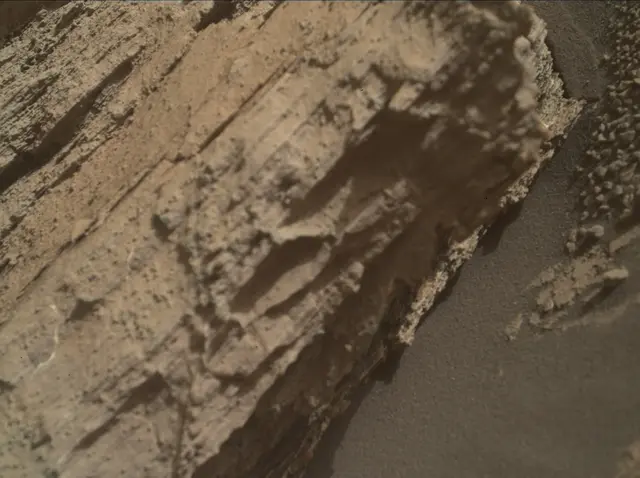 Sol 2585: Mars Hand Lens Imager (MAHLI)