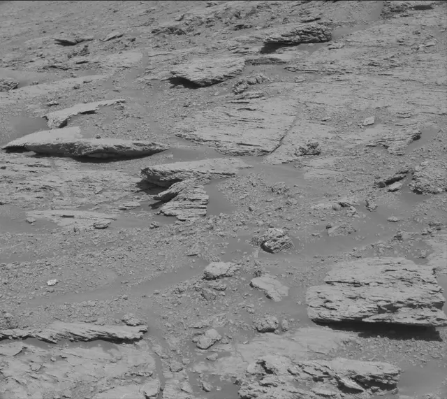 Sol 2586: Mast Camera (Mastcam)