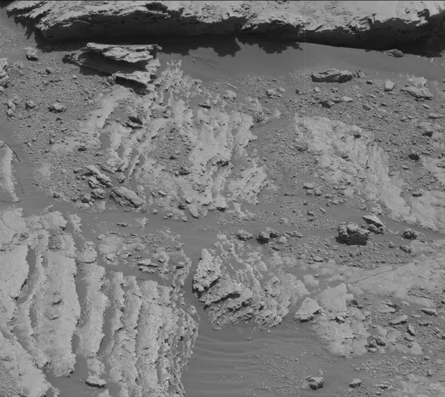 Sol 2586: Mast Camera (Mastcam)