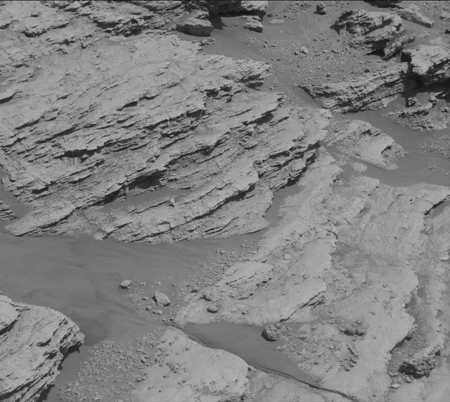 Sol 2586: Mast Camera (Mastcam)