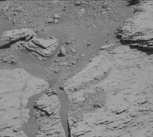 Sol 2586: Mast Camera (Mastcam)