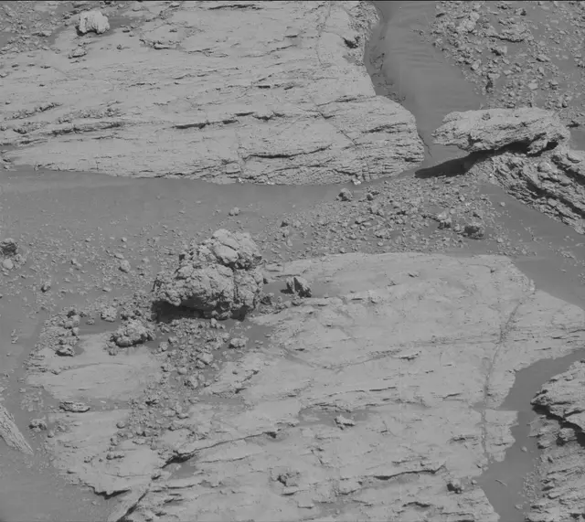 Sol 2586: Mast Camera (Mastcam)