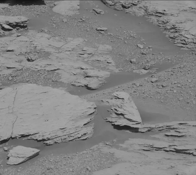 Sol 2586: Mast Camera (Mastcam)