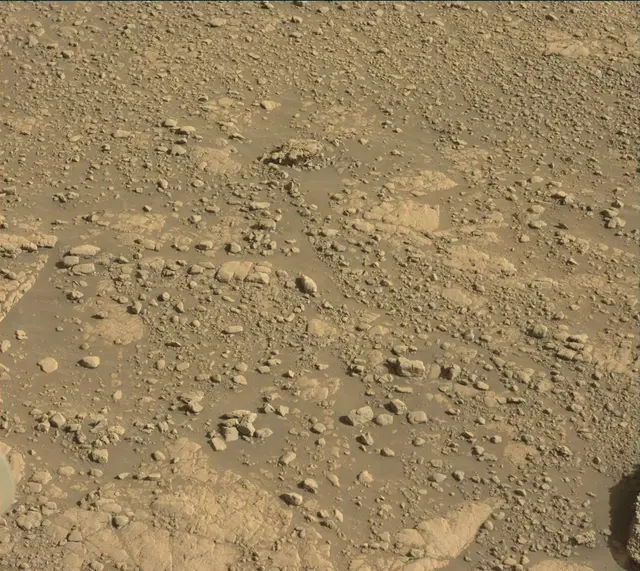 Sol 2586: Mast Camera (Mastcam)