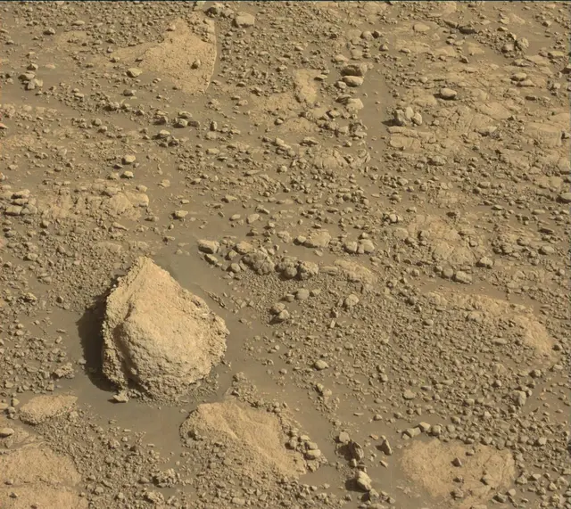 Sol 2586: Mast Camera (Mastcam)