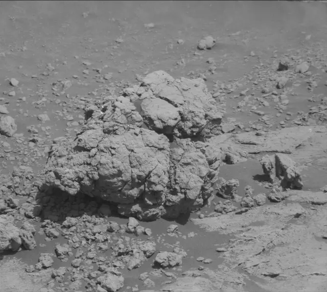 Sol 2586: Mast Camera (Mastcam)
