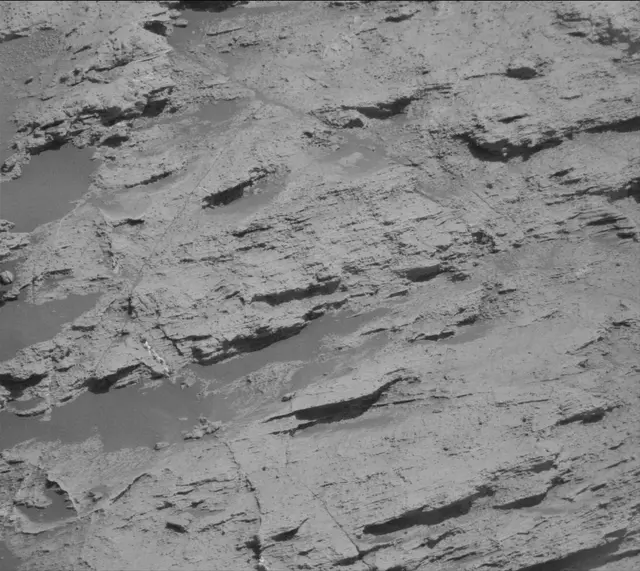 Sol 2586: Mast Camera (Mastcam)