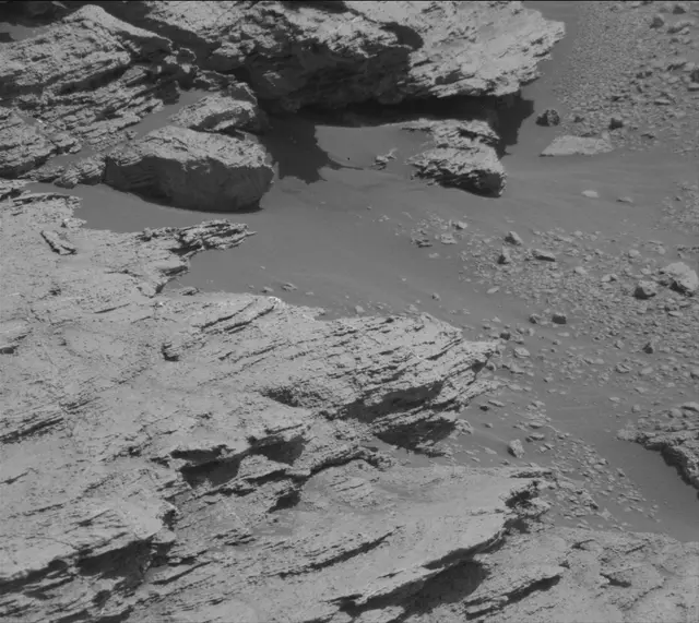 Sol 2586: Mast Camera (Mastcam)