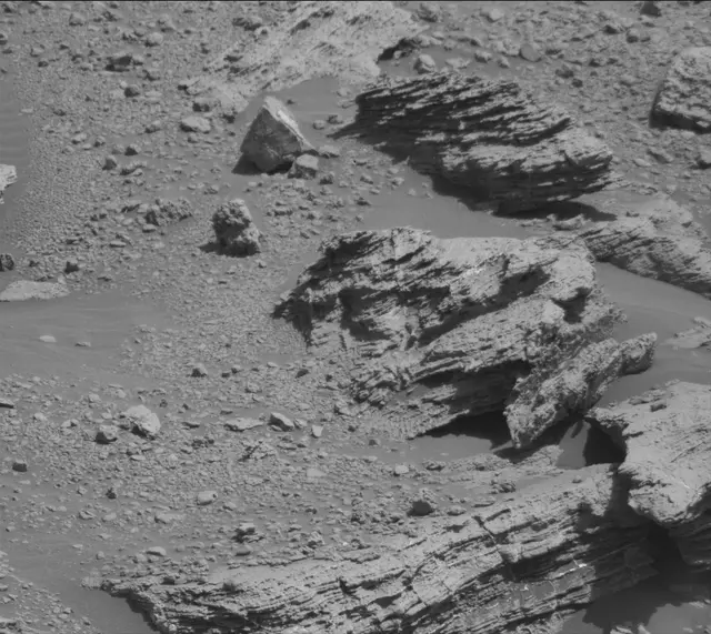 Sol 2586: Mast Camera (Mastcam)