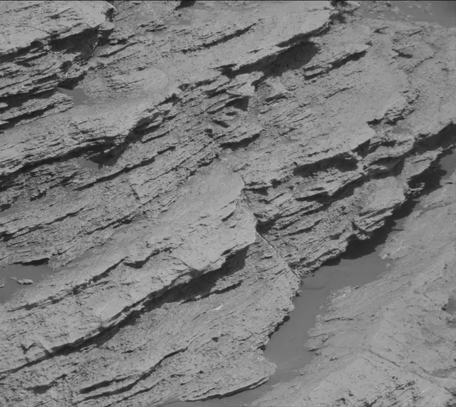 Sol 2586: Mast Camera (Mastcam)