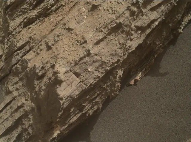 Sol 2586: Mars Hand Lens Imager (MAHLI)
