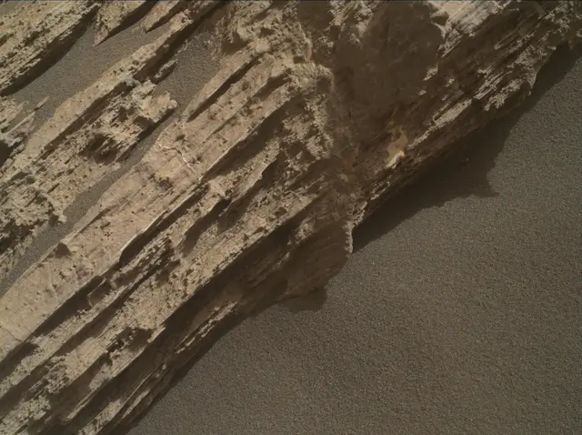 Sol 2586: Mars Hand Lens Imager (MAHLI)