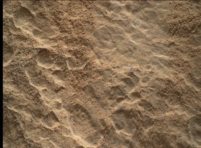 Sol 2587: Mars Hand Lens Imager (MAHLI)