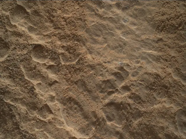 Sol 2587: Mars Hand Lens Imager (MAHLI)
