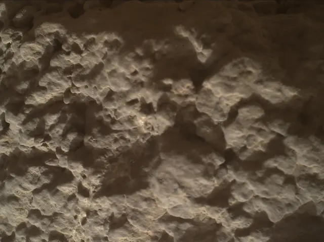 Sol 2587: Mars Hand Lens Imager (MAHLI)