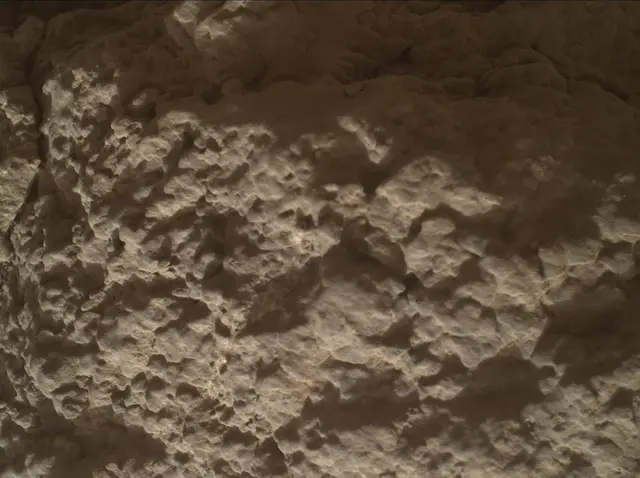 Sol 2587: Mars Hand Lens Imager (MAHLI)