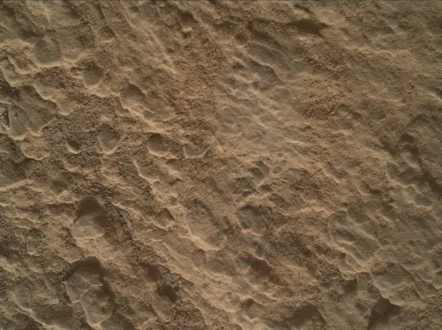 Sol 2587: Mars Hand Lens Imager (MAHLI)